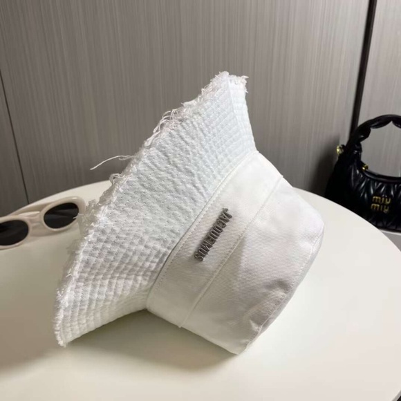 Jacquemus Bucket Hat White main image 6